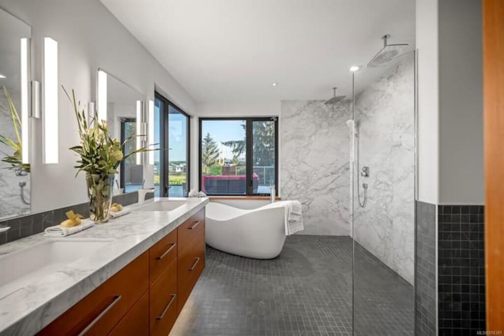 Photo of Bathroom in Saratoga Beach