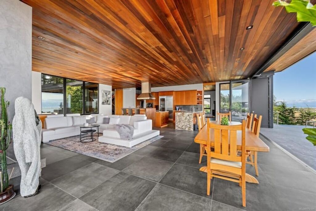Photo of Livingroom in Saratoga Beach