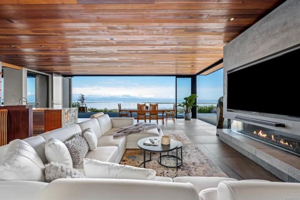 Photo of Livingroom in Saratoga Beach