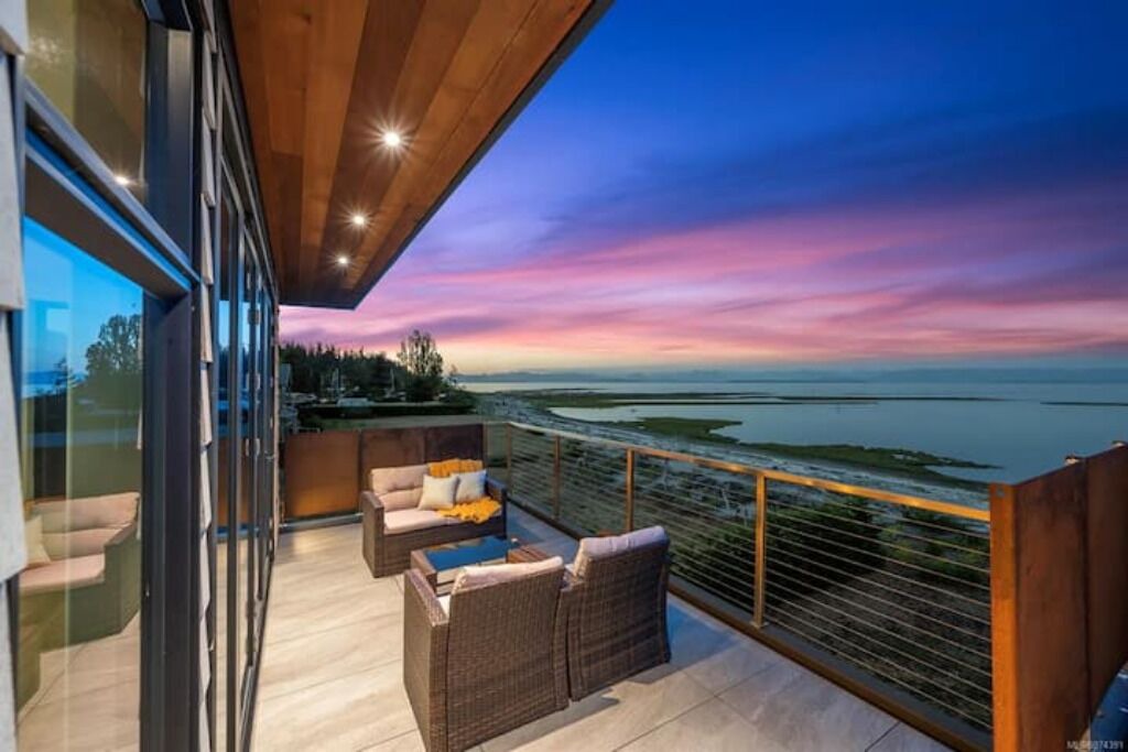 Photo of Patio Balcony in Saratoga Beach
