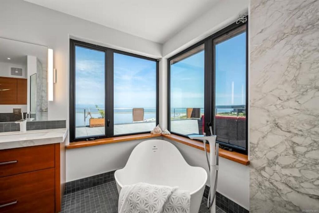 Photo of Bathroom in Saratoga Beach