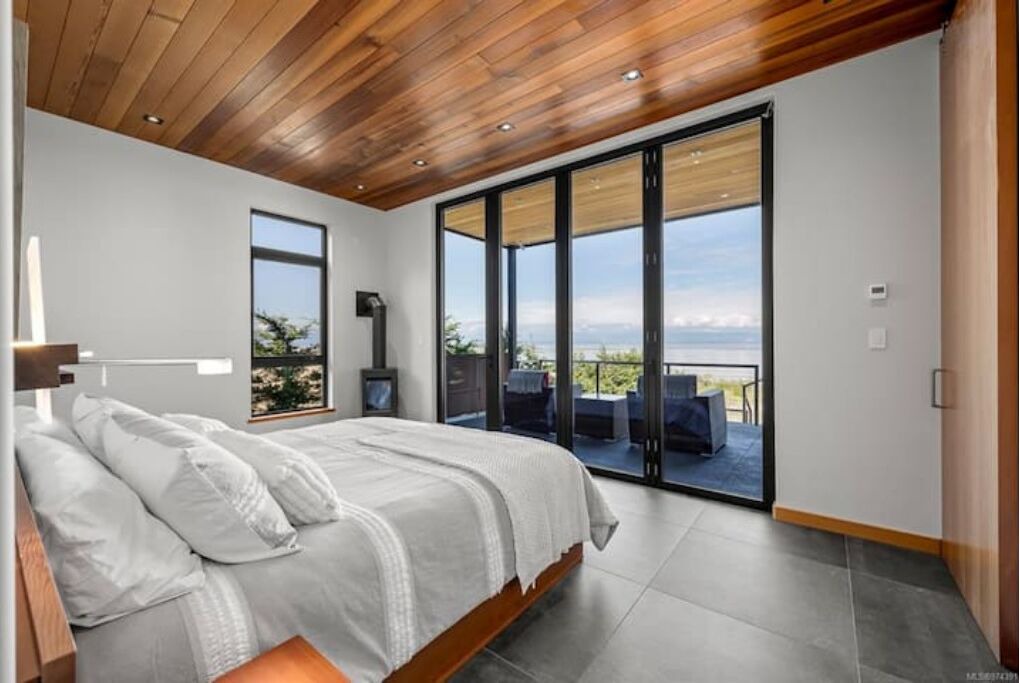 Photo of Bedroom in Saratoga Beach