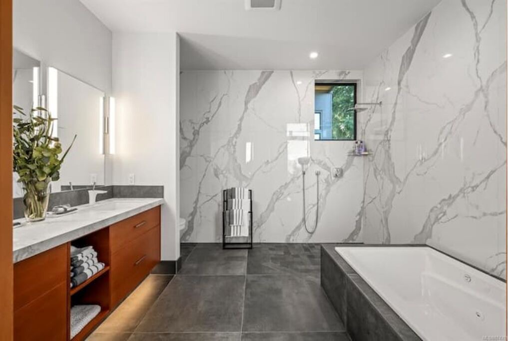Photo of Bathroom in Saratoga Beach