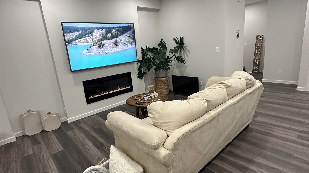 Photo of Livingroom in Southeast Edmonton