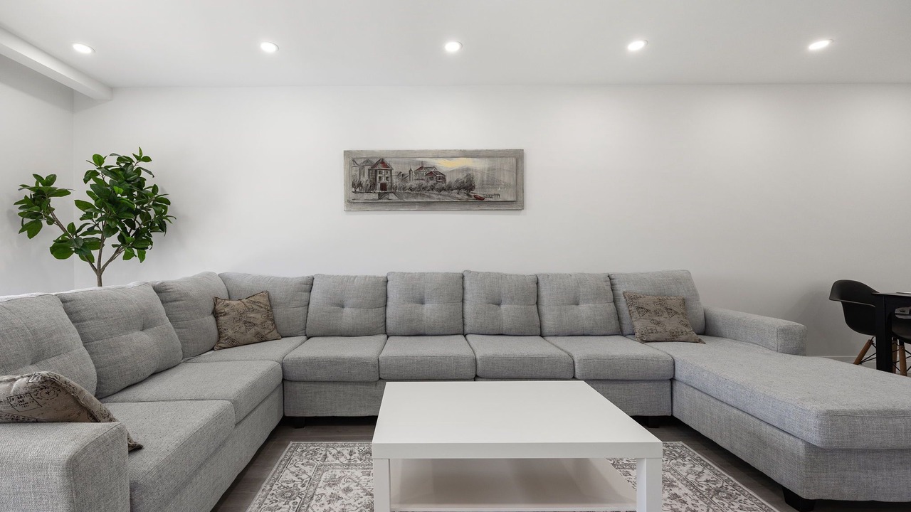 Photo of Livingroom in Jane and Finch