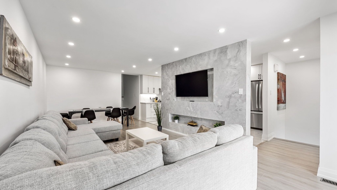 Photo of Livingroom in Jane and Finch