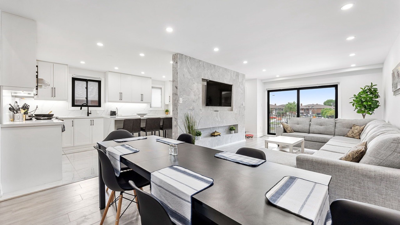 Photo of Livingroom in Jane and Finch