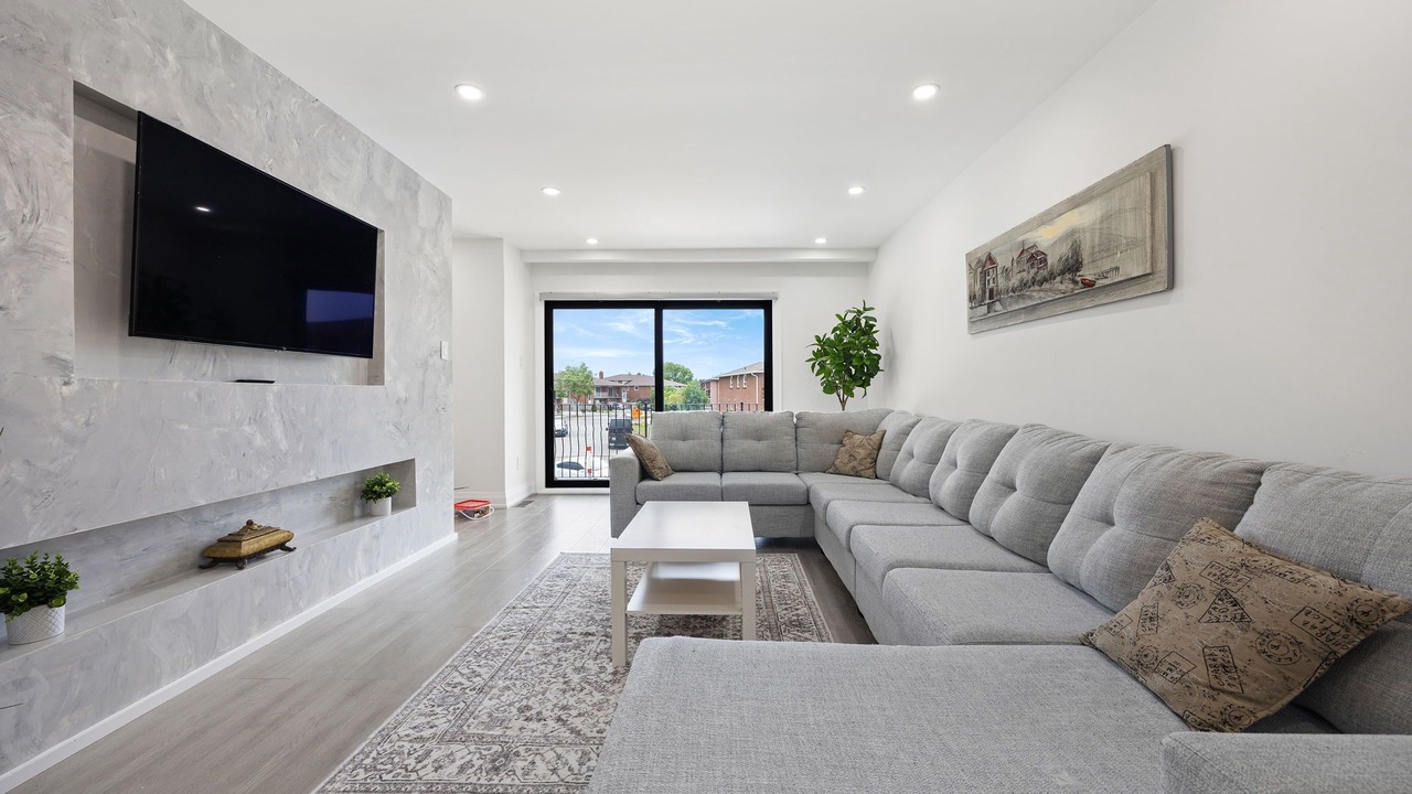 Photo of Livingroom in Jane and Finch