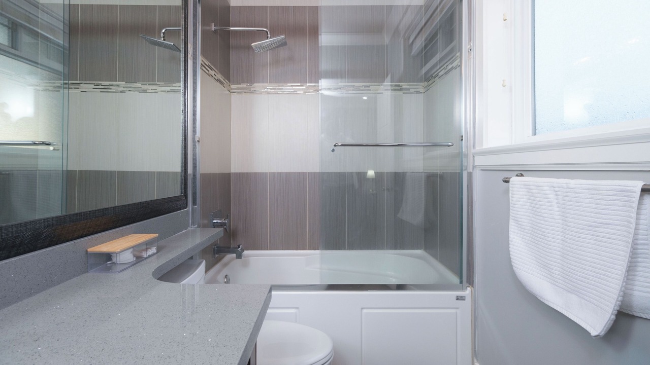 Photo of Bathroom in Sunset