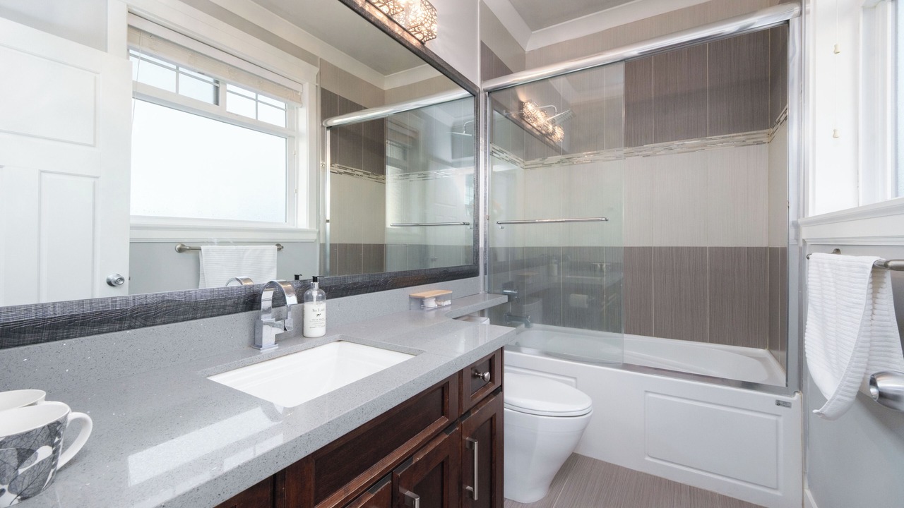 Photo of Bathroom in Sunset