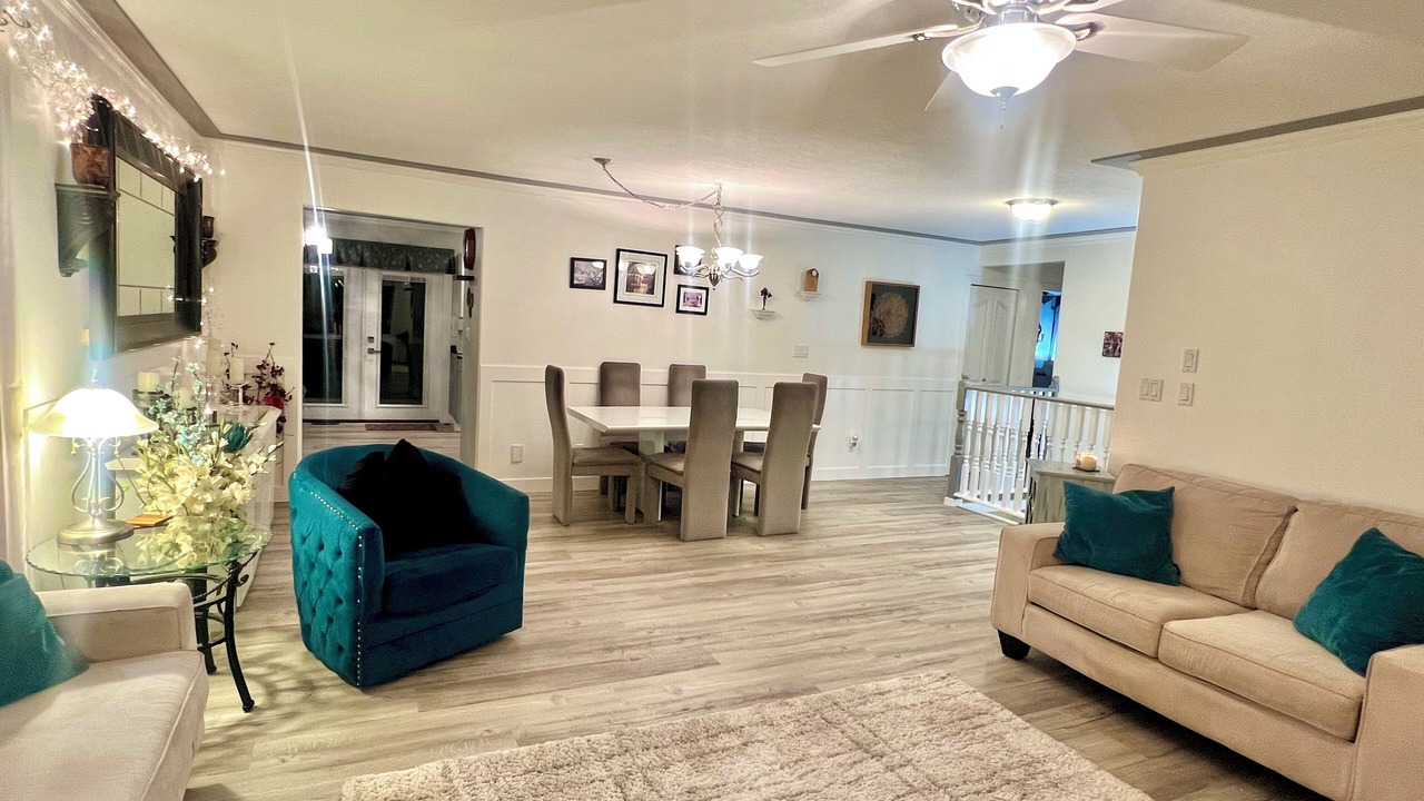 Photo of Livingroom in North Cowichan