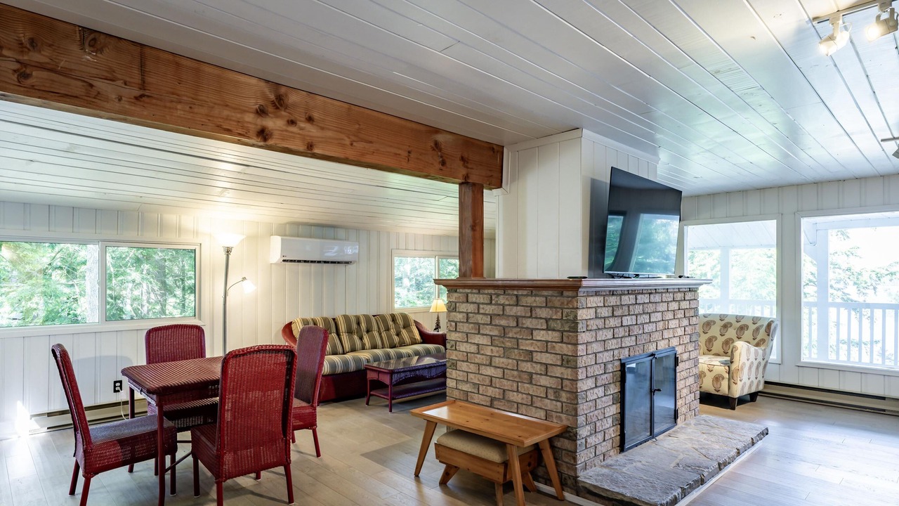 Photo of Livingroom in Muskoka Lakes