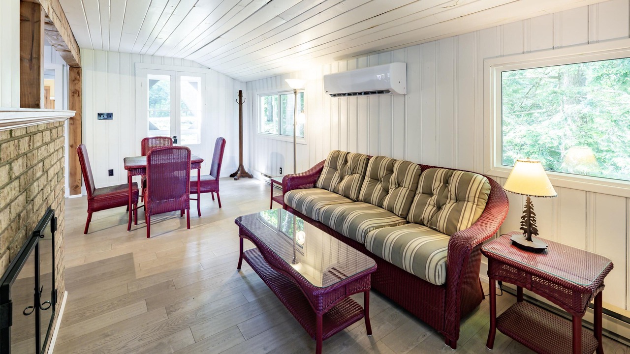 Photo of Livingroom in Muskoka Lakes