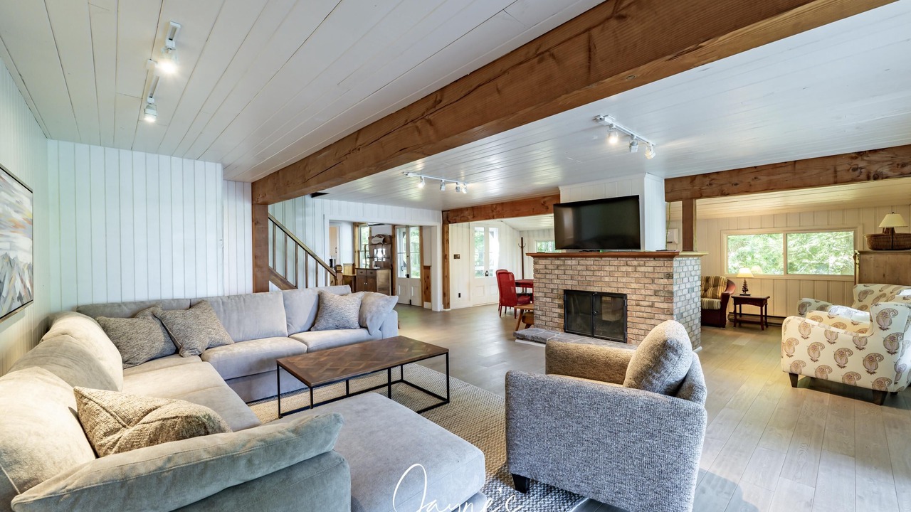 Photo of Livingroom in Muskoka Lakes