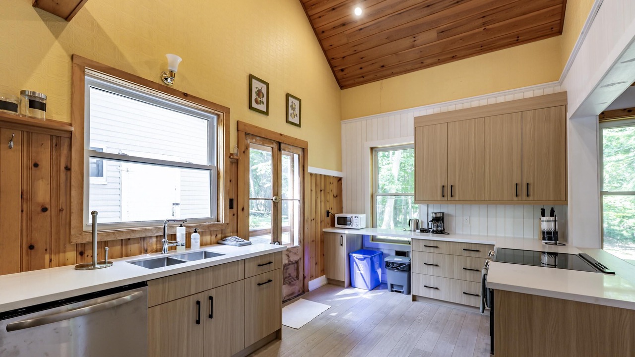 Photo of Kitchen in Muskoka Lakes