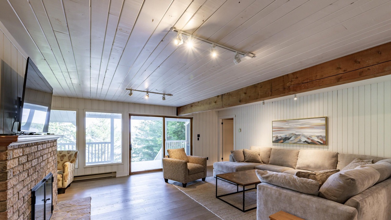 Photo of Livingroom in Muskoka Lakes
