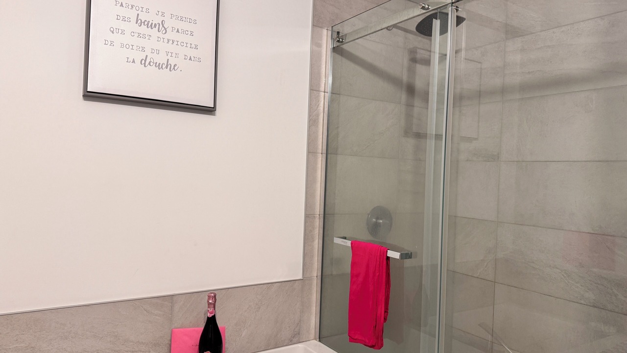 Photo of Bathroom in Aylmer
