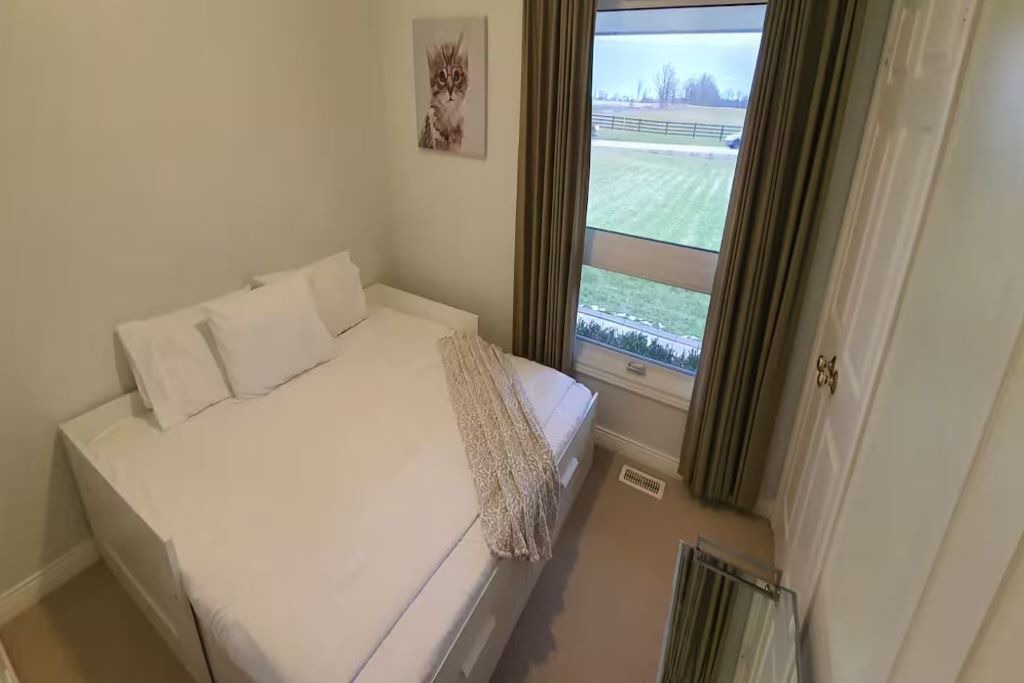 Photo of Bedroom in Halton Regional Municipality