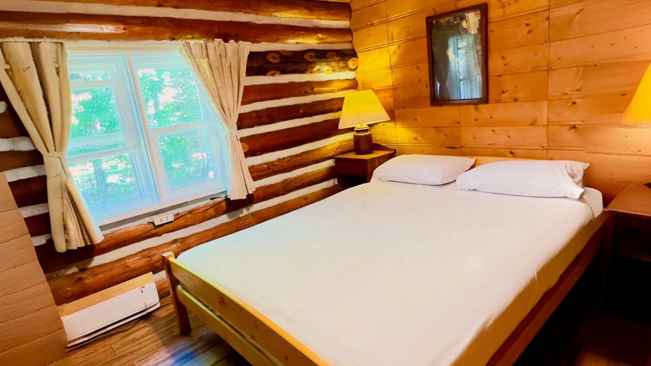 Photo of Bedroom in Lake of Bays