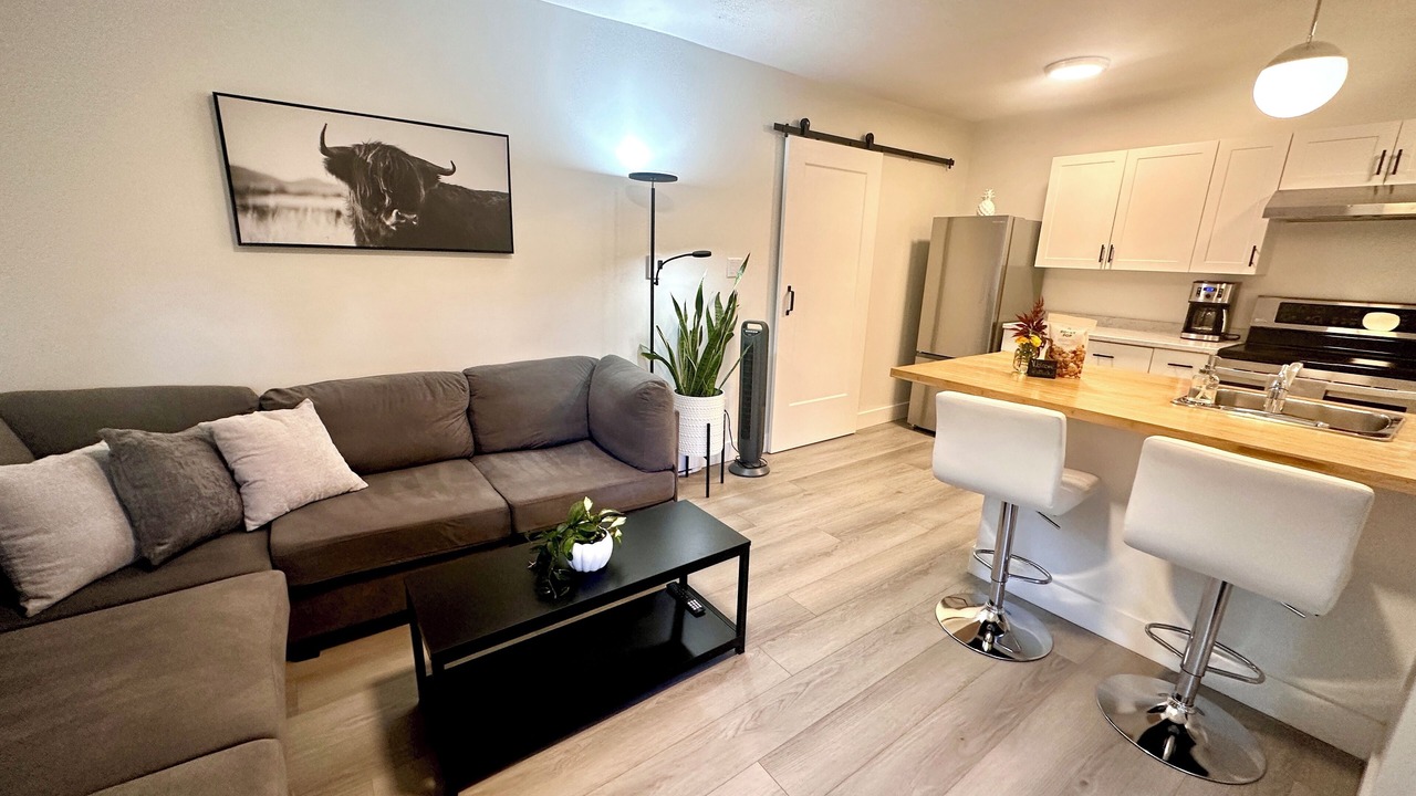 Photo of Livingroom in Departure Bay