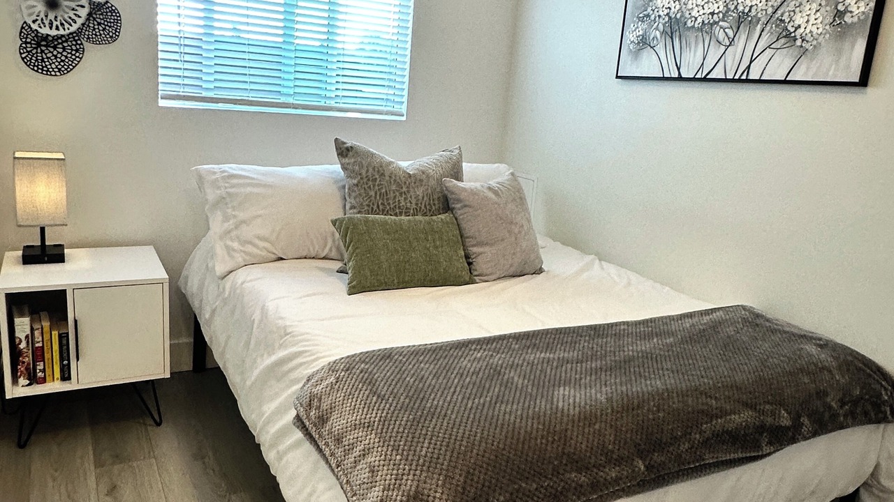 Photo of Bedroom in Departure Bay