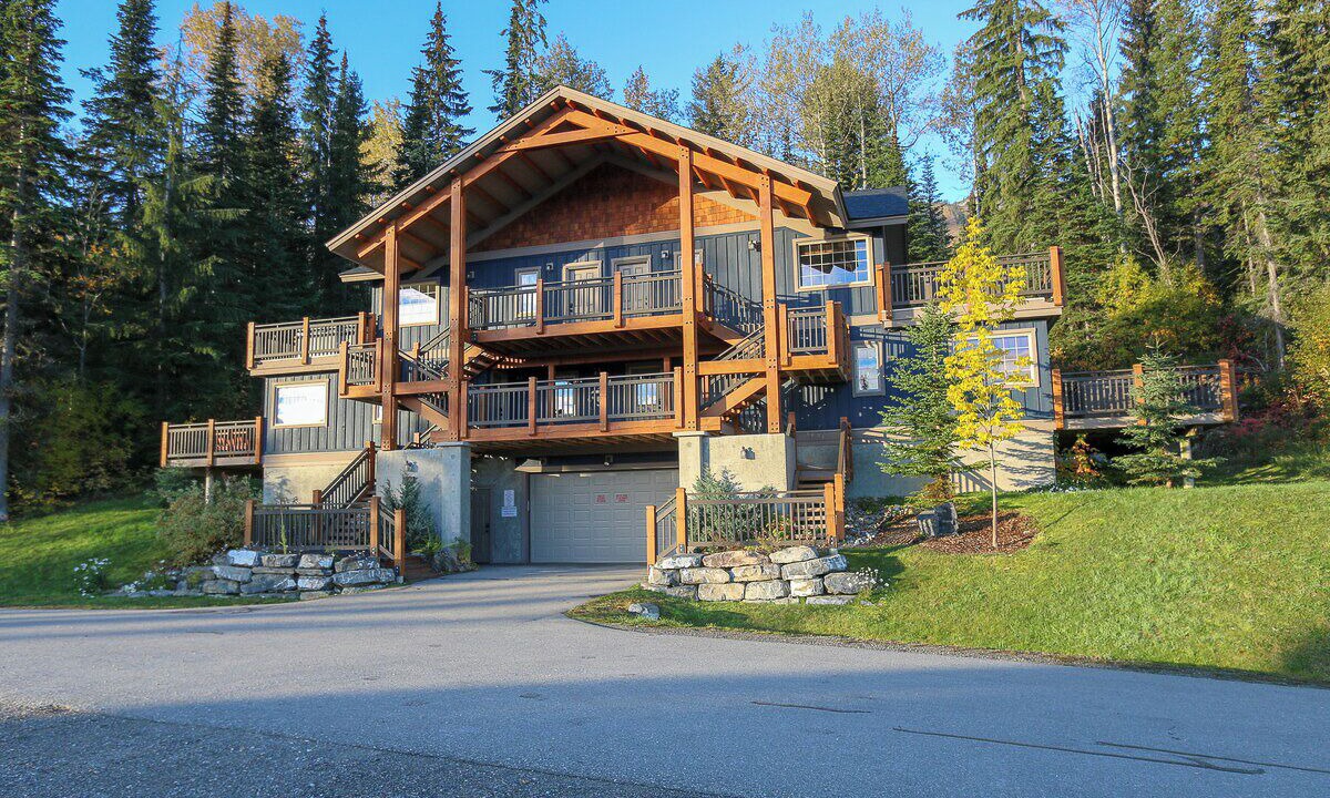 Photo of Outdoor in Golden