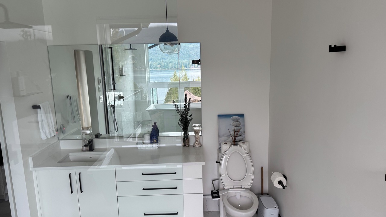 Photo of Bathroom in Sechelt