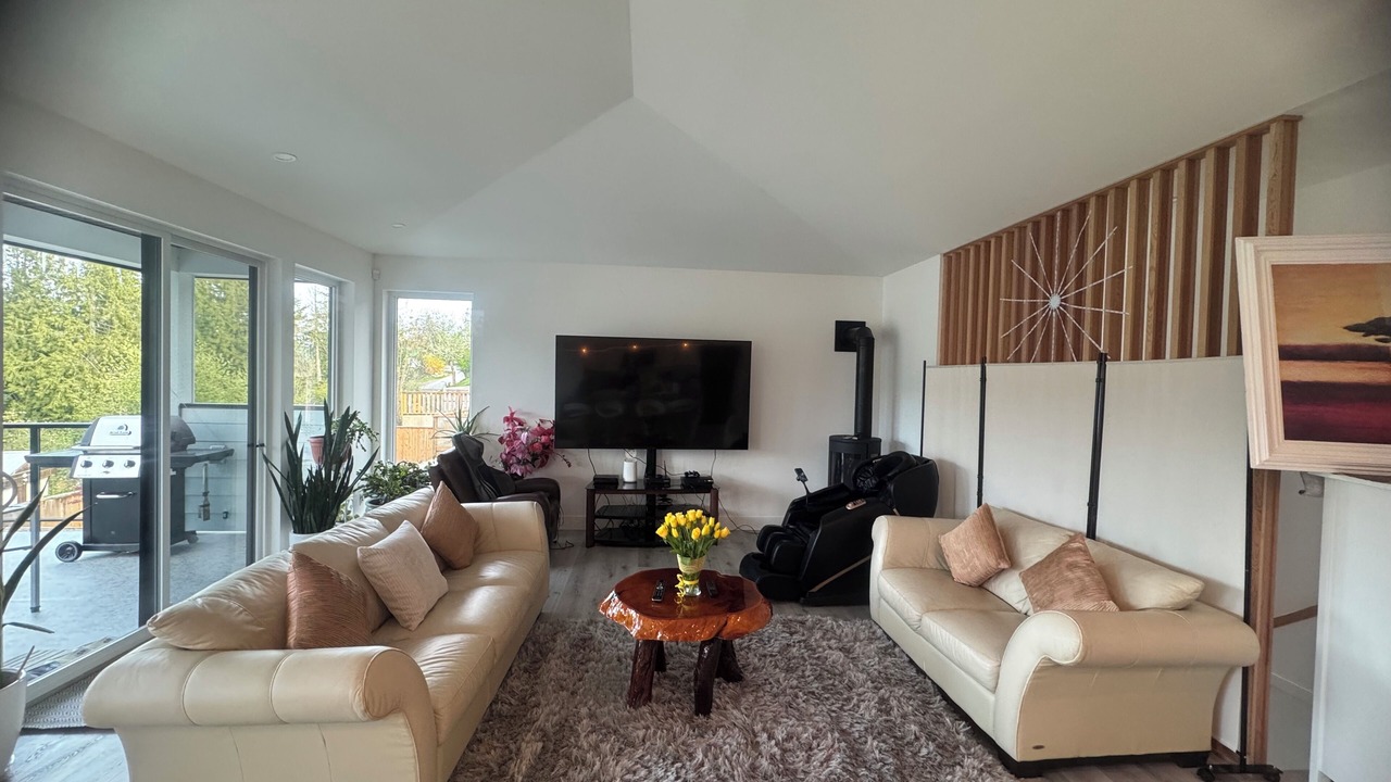 Photo of Livingroom in Sechelt