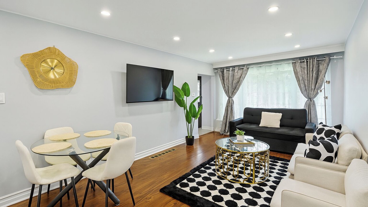 Photo of Livingroom in Jane and Finch
