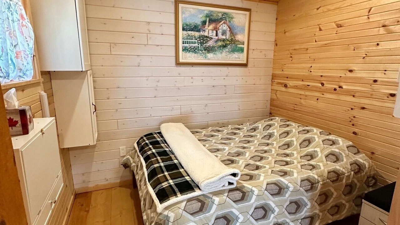 Photo of Bedroom in Waubaushene