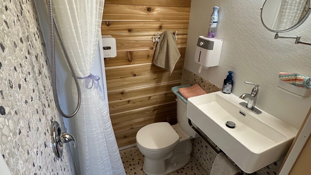 Photo of Bathroom in Waubaushene