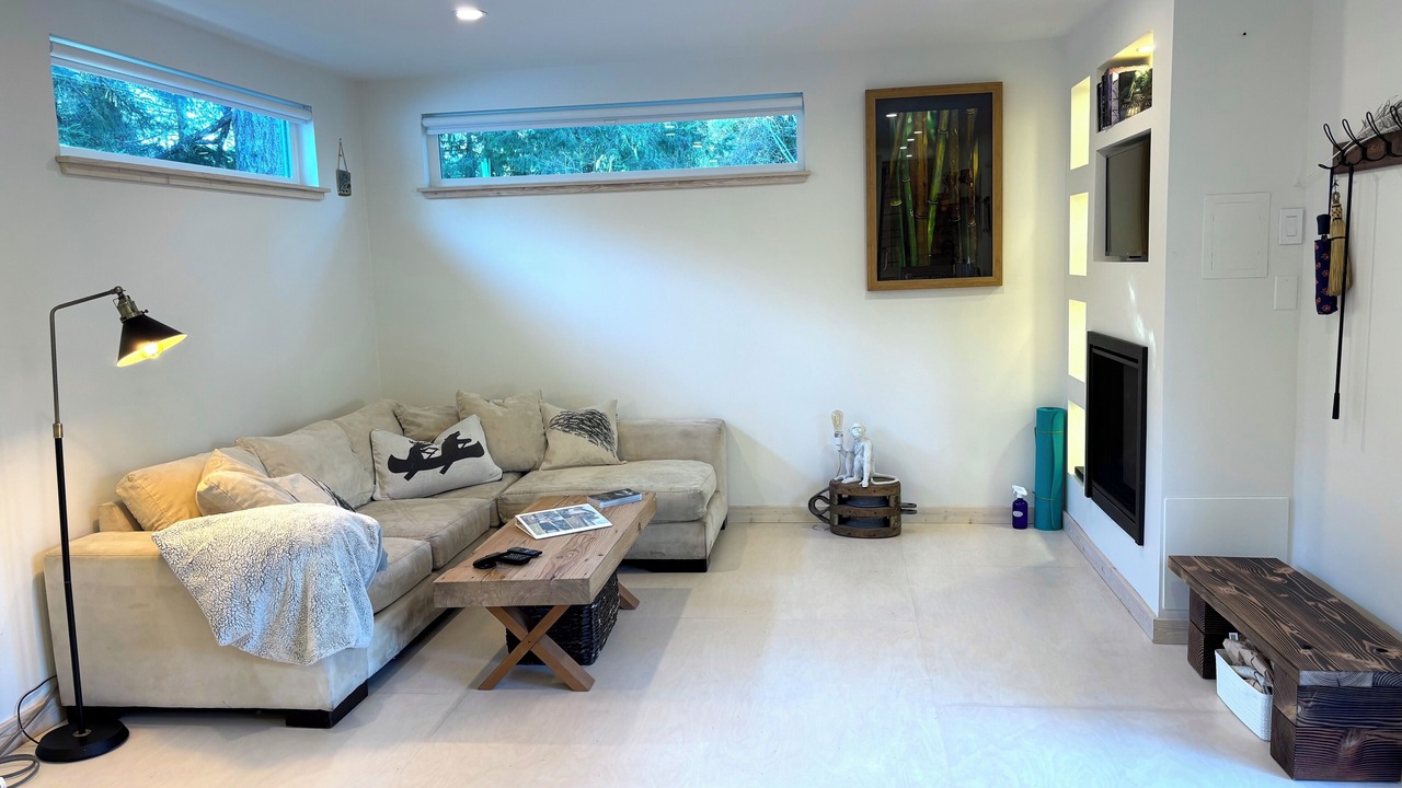 Photo of Livingroom in Courtenay