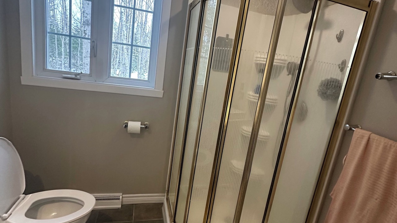 Photo of Bathroom in Saint-Etienne-de-Lauzon