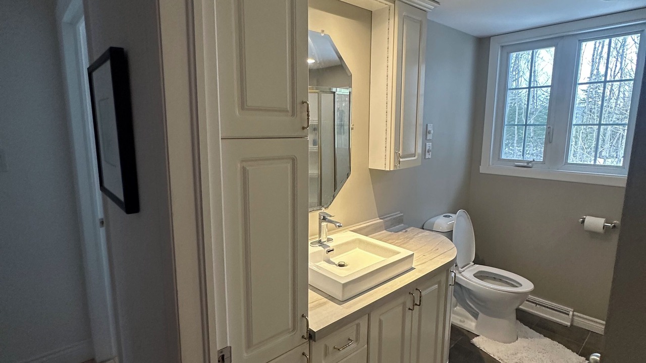 Photo of Bathroom in Saint-Etienne-de-Lauzon
