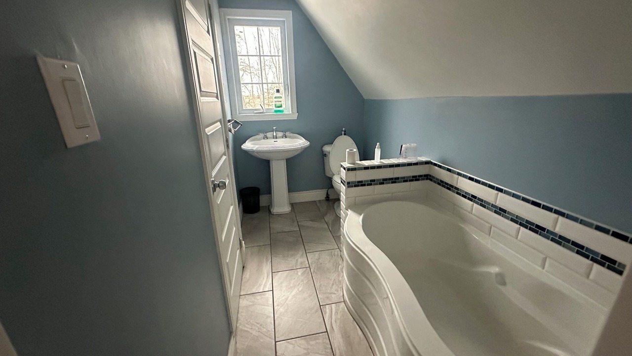 Photo of Bathroom in Saint-Etienne-de-Lauzon