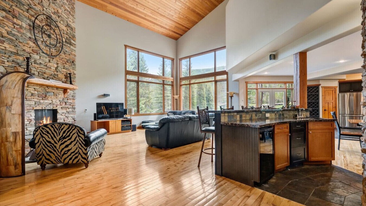 Photo of Livingroom in Forest Ridge Estates