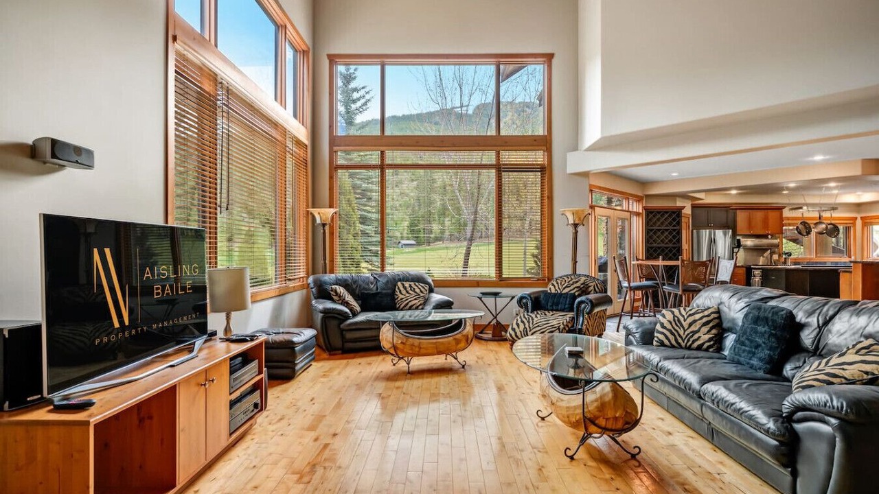 Photo of Livingroom in Forest Ridge Estates