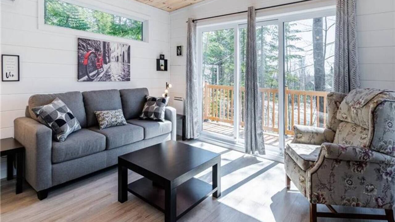 Photo of Bedroom in Adstock