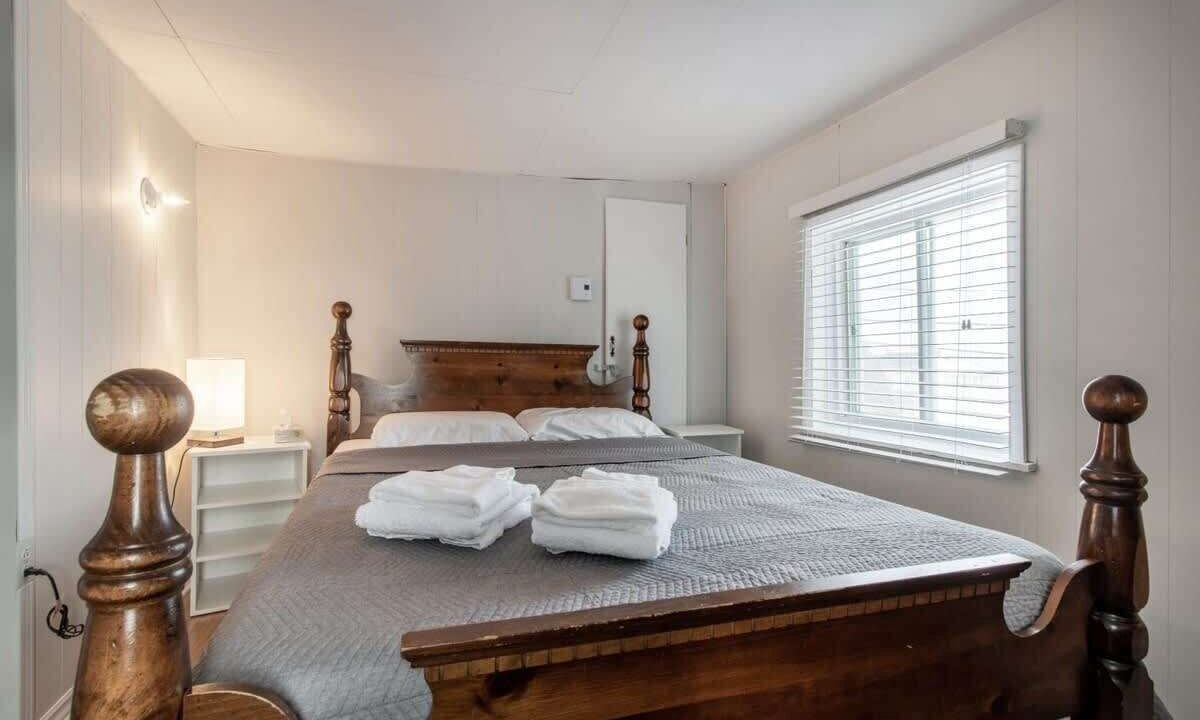 Photo of Bedroom in Petite-Riviere-Saint-Francois