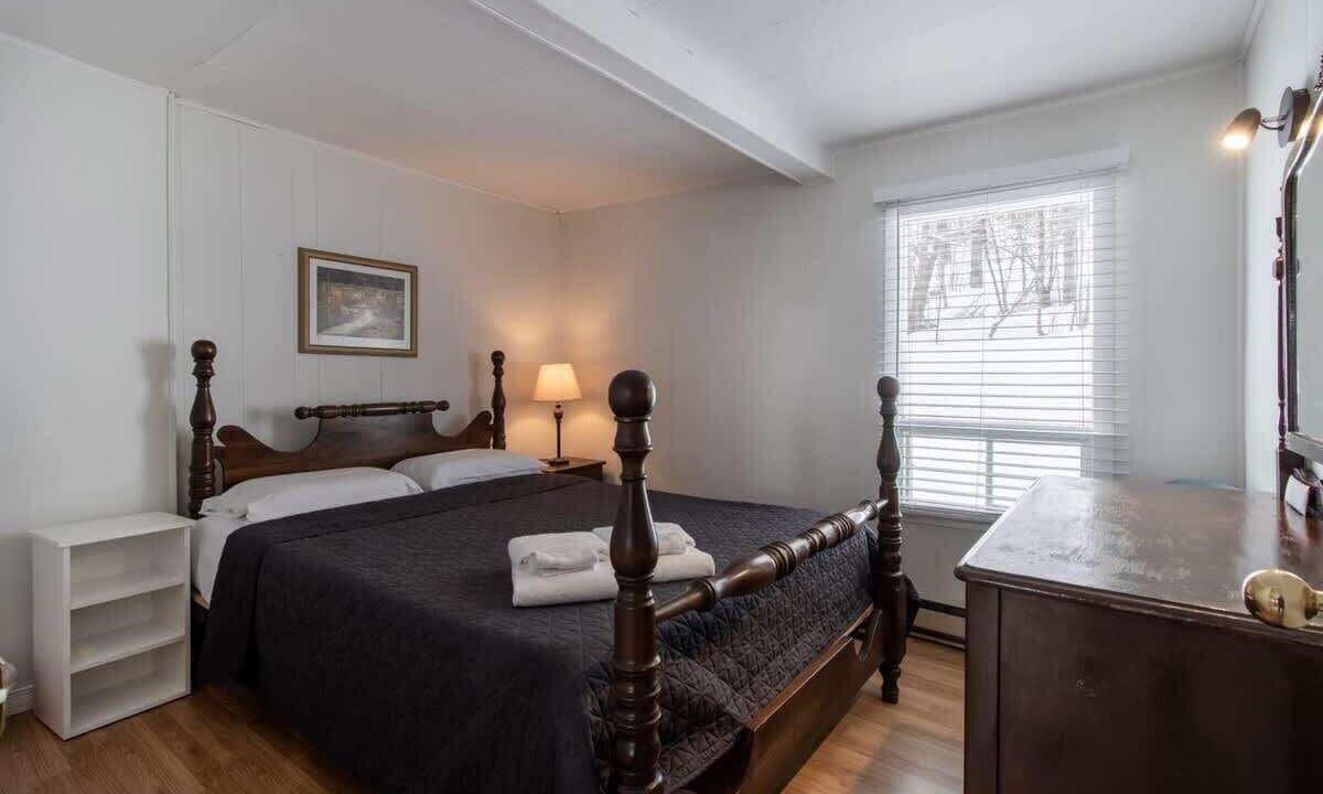 Photo of Bedroom in Petite-Riviere-Saint-Francois