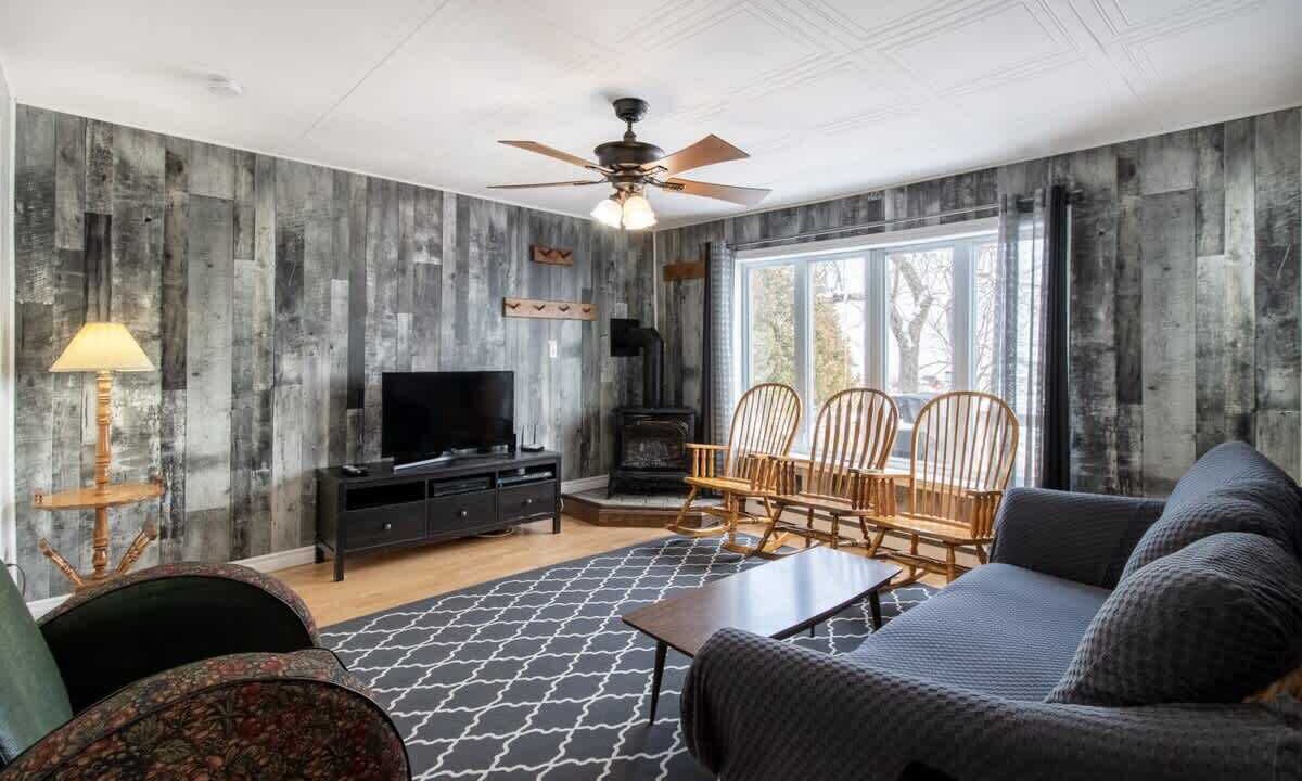 Photo of Livingroom in Petite-Riviere-Saint-Francois