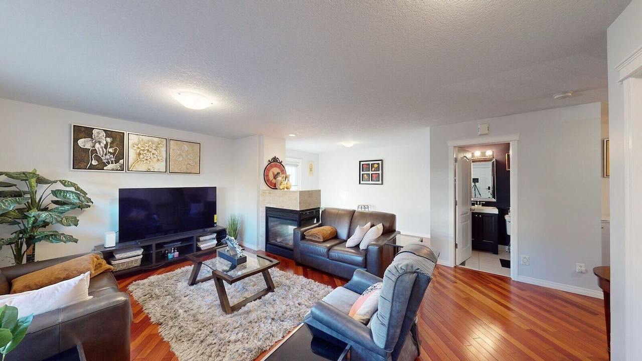 Photo of Livingroom in Cougar Ridge