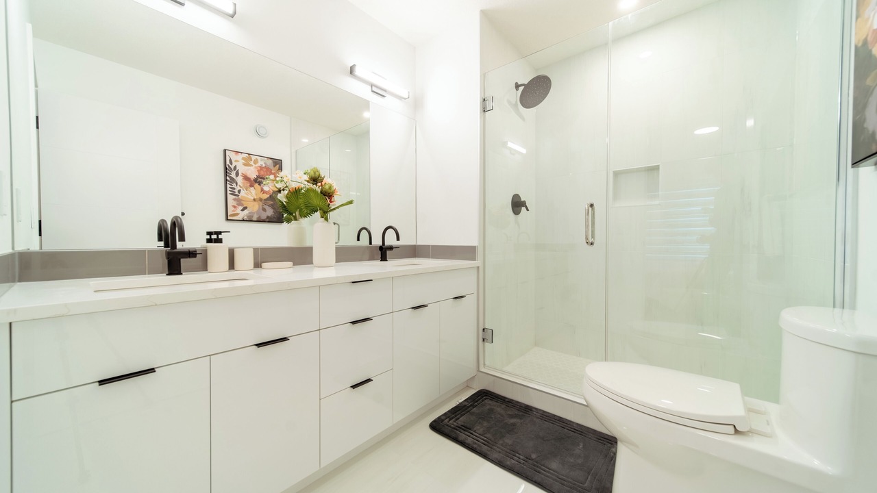 Photo of Bathroom in Shaganappi