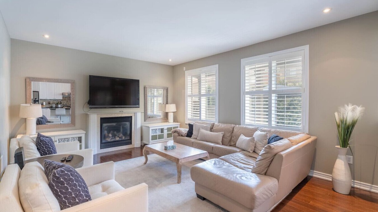 Photo of Livingroom in Churchill Meadows