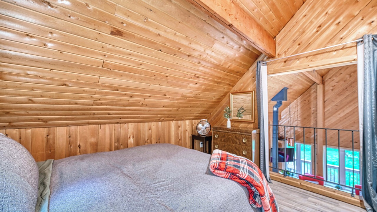 Photo of Bedroom in Calabogie