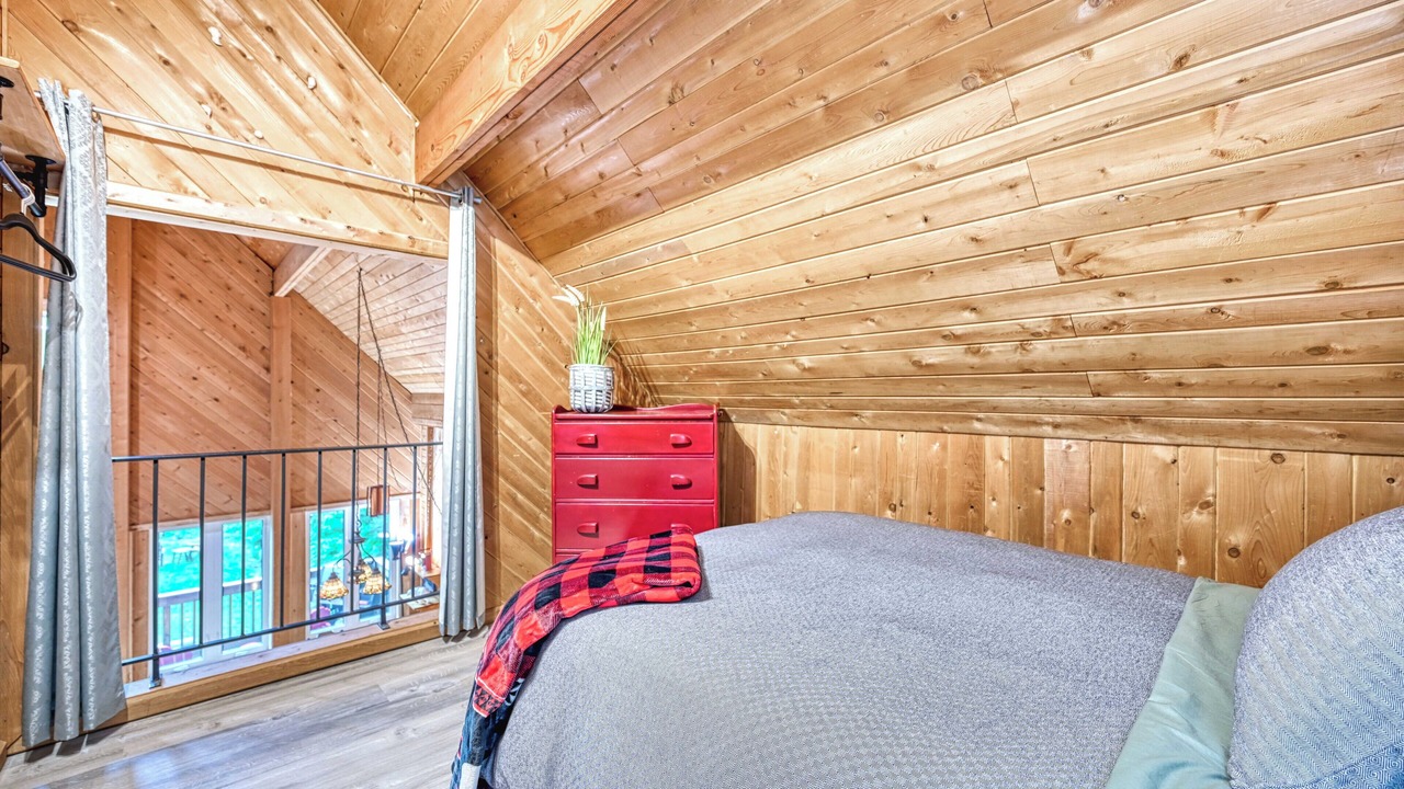 Photo of Bedroom in Calabogie