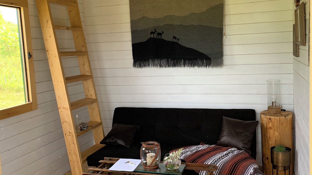 Photo of Livingroom in Quinte West