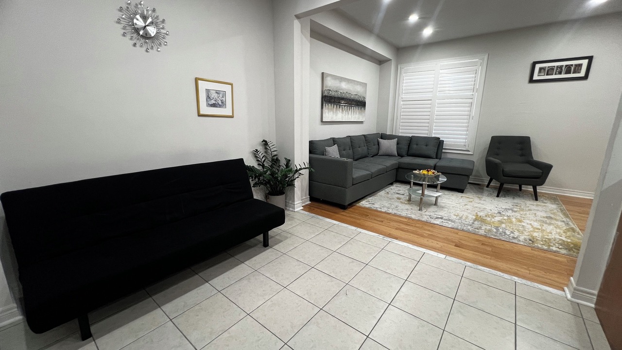 Photo of Livingroom in Halton Regional Municipality