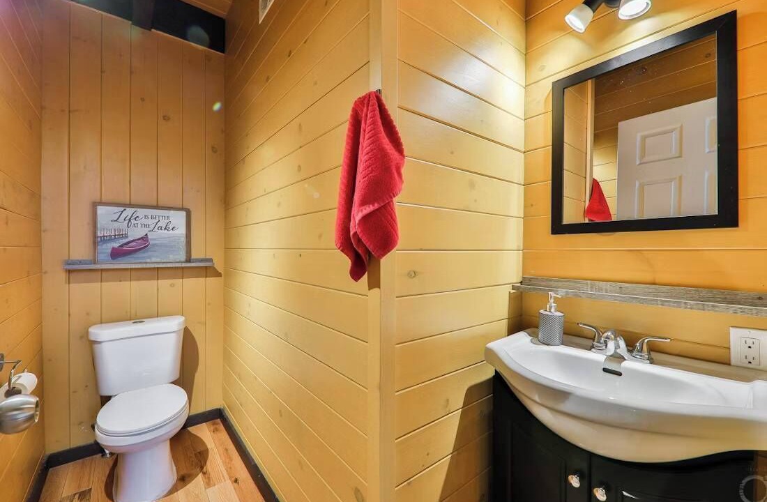 Photo of Bathroom in Grenville-sur-la-Rouge