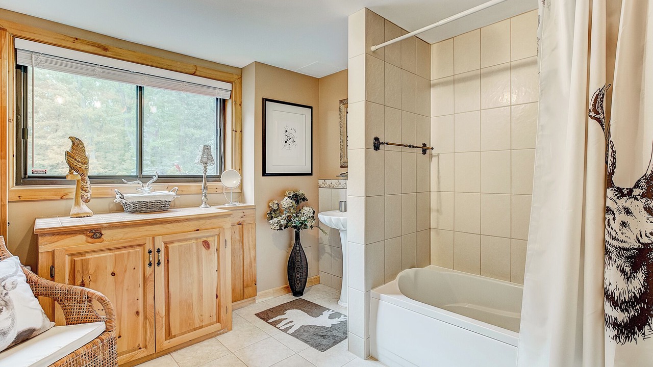 Photo of Bathroom in Saint-Andre-d'Argenteuil
